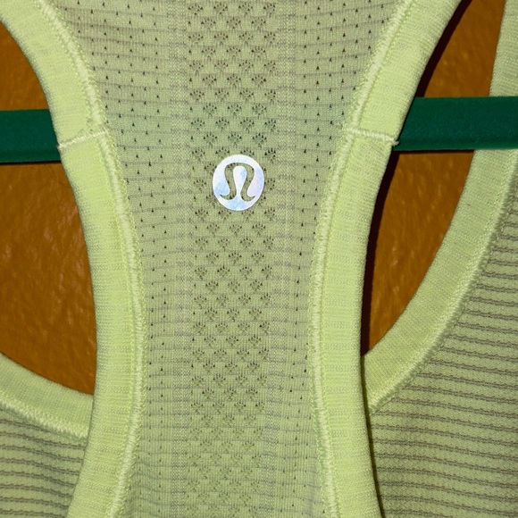 Lululemon like NWOT Swiftly Tech Racerback Tank Top Sz 8 Lemongrass - Picture 2 of 4